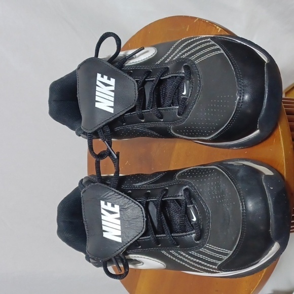 Nike AIR SHOES SIZE 8.5 IN A BEAUTIFUL BLACK LEATHER UPPERS 😍